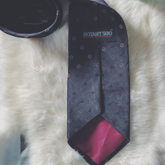 100% Polyester Botany 500 Necktie - Picture 3 of 6